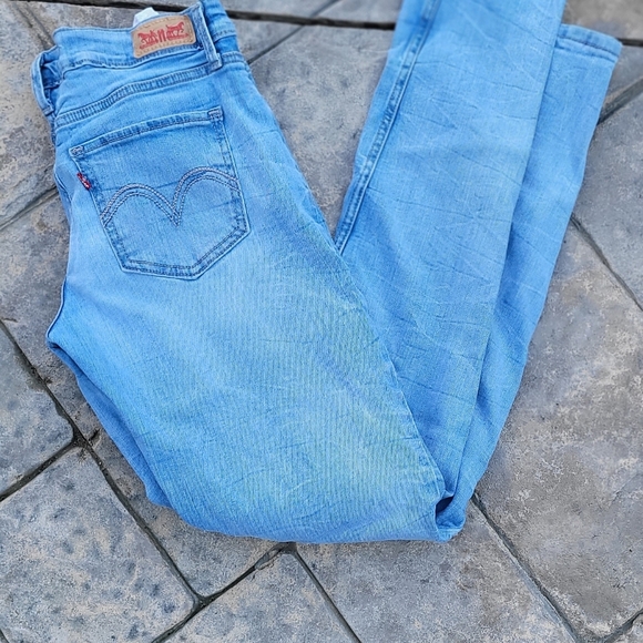Women Levis 👖 jeans - Picture 3 of 7